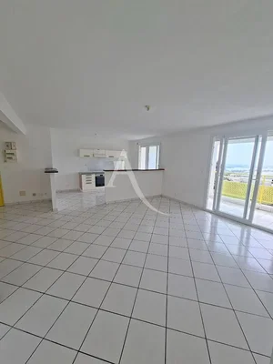 Sala de estar; chão de azulejo, vista