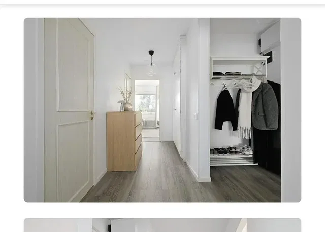 Cloakroom; wood floor, natural light