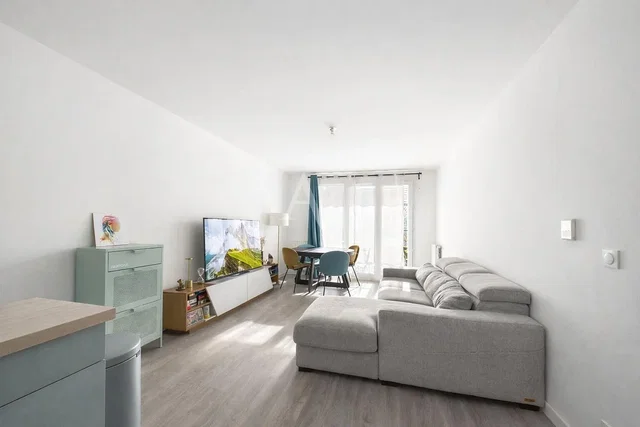 Wohnzimmer; tageslicht, moderner stil, fliesenboden