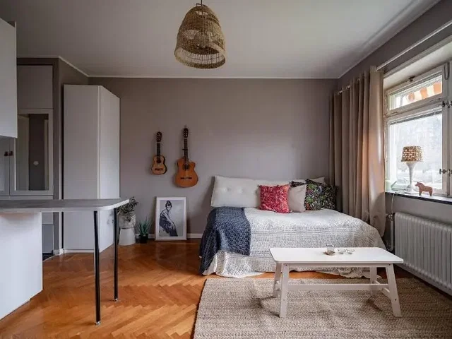 Salon; parquet, lumière naturelle, style moderne