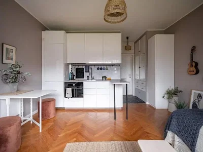 Cuisine; électroménager, parquet, lumière naturelle, style moderne