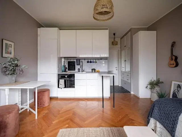 Cuisine; électroménager, parquet, lumière naturelle, style moderne