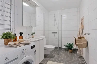 Salle de bain; carrelage, lumière naturelle, rénové