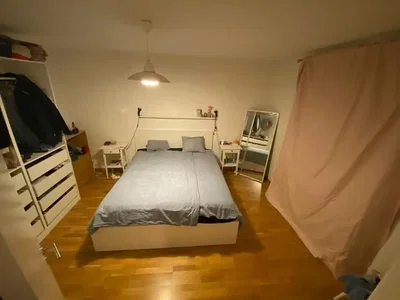 Chambre; parquet, lumière naturelle