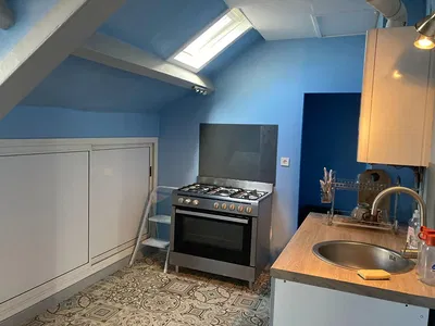 Küche; küchengeräte, fliesenboden, tageslicht