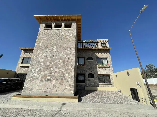 House and surroundings