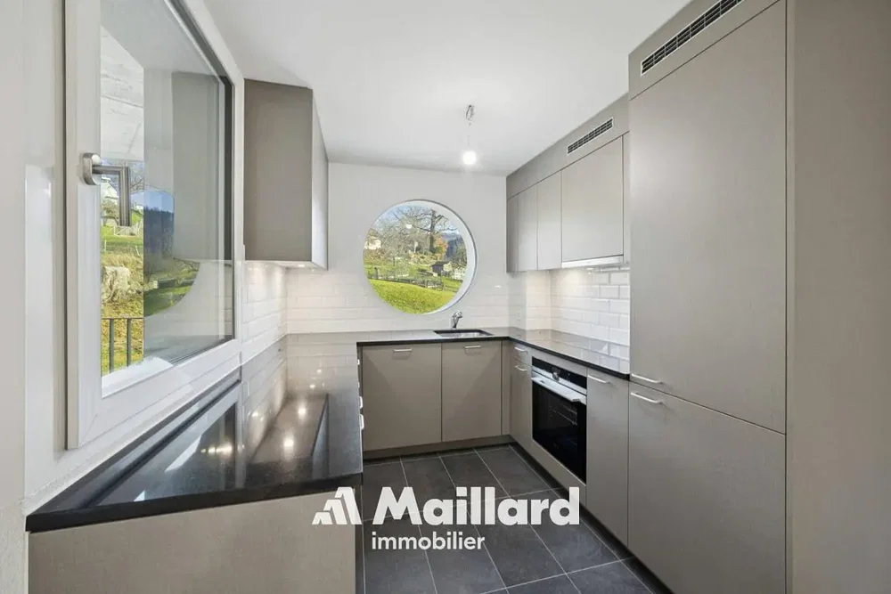 Mutfak; mutfak aletleri, manzara, doğal ışık