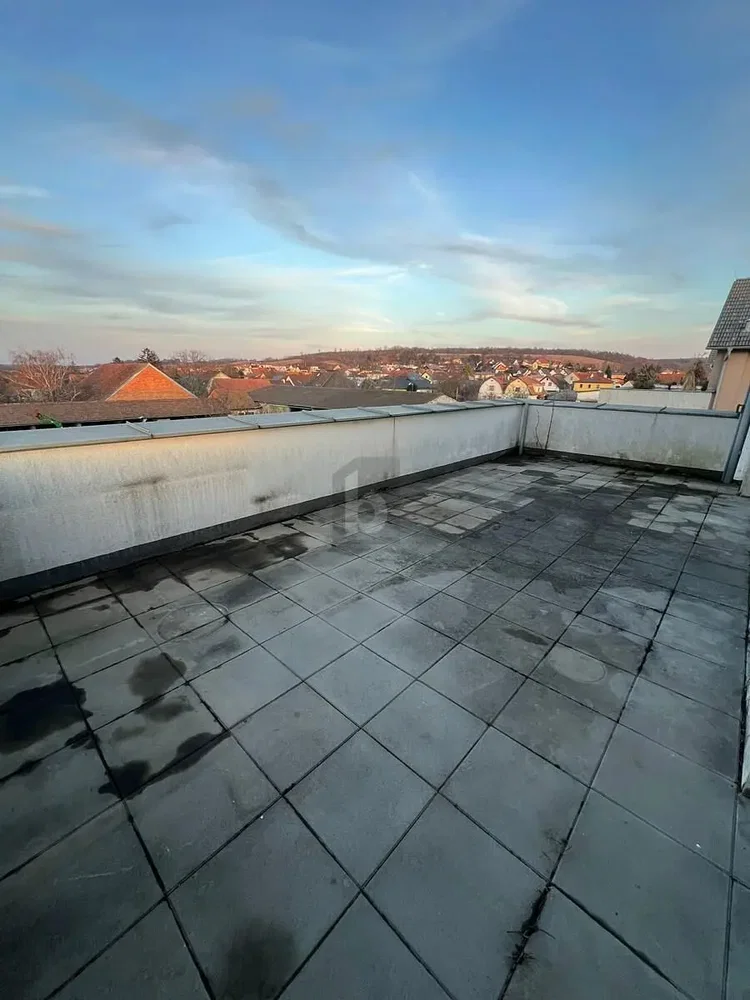 Teras; fayans zemin, manzara