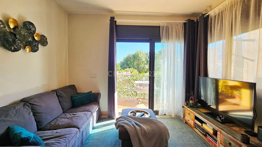 Obývací pokoj; výhled, přirozené světlo, moderní styl