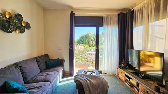 Obývací pokoj; výhled, přirozené světlo, moderní styl