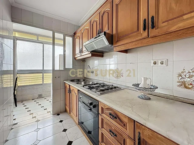 Küche; küchengeräte, fliesenboden