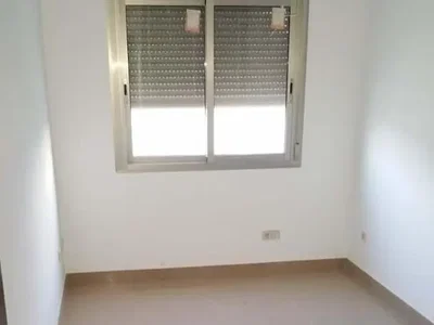 Ložnice; přirozené světlo, dlažba