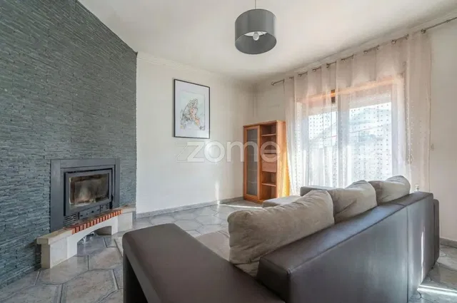 Sala de estar; lareira, luz natural