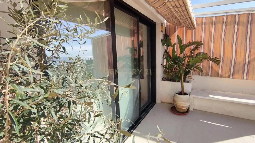 Balkon; doğal ışık, manzara
