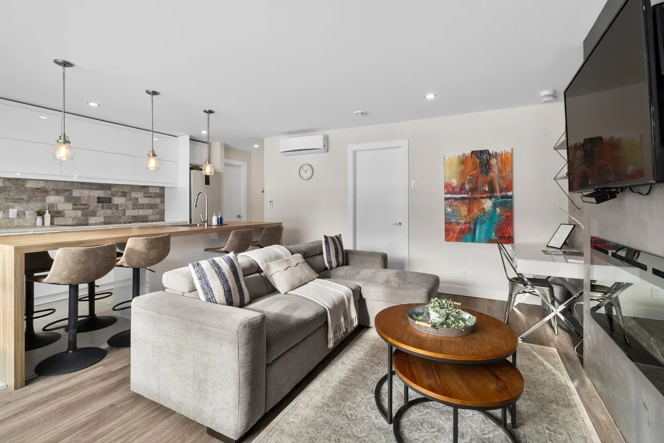 Soggiorno; luce naturale, stile moderno, ristrutturato