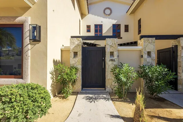 House and surroundings; view, natural light
