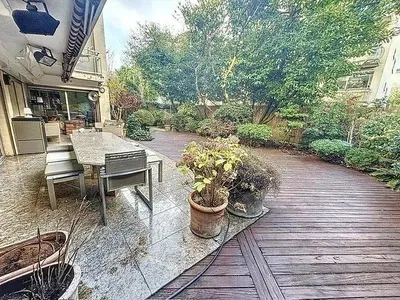 Teras; doğal ışık, manzara