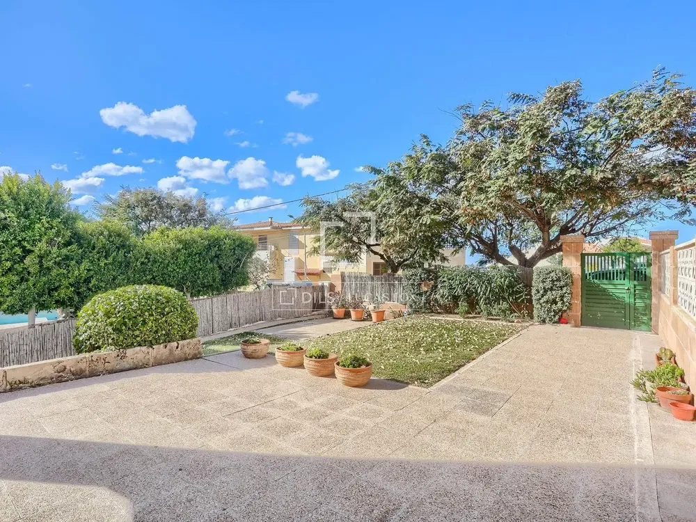 Maison et environs; vue, lumière naturelle