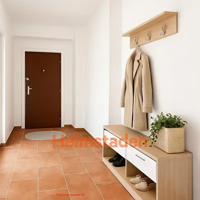 Guardaroba; pavimento in piastrelle