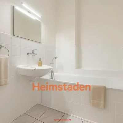 Banyo; fayans zemin, doğal ışık, tadilatlı