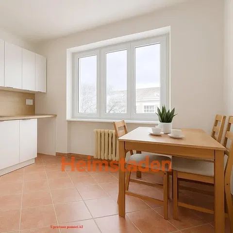 Cucina; pavimento in piastrelle