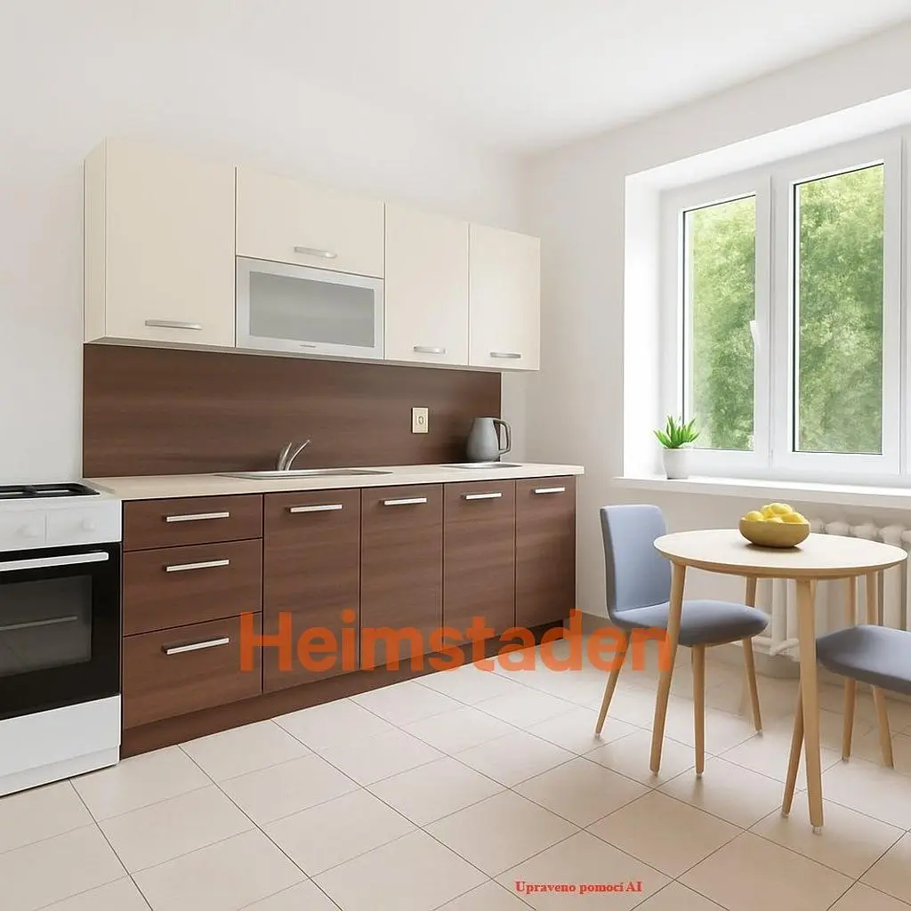 Cucina; elettrodomestici, pavimento in piastrelle, luce naturale, stile moderno