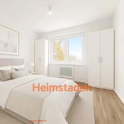 Camera da letto; luce naturale, pavimento in legno, stile moderno
