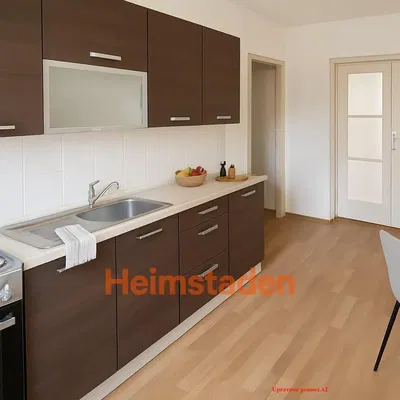 Küche; küchengeräte, holzboden, tageslicht