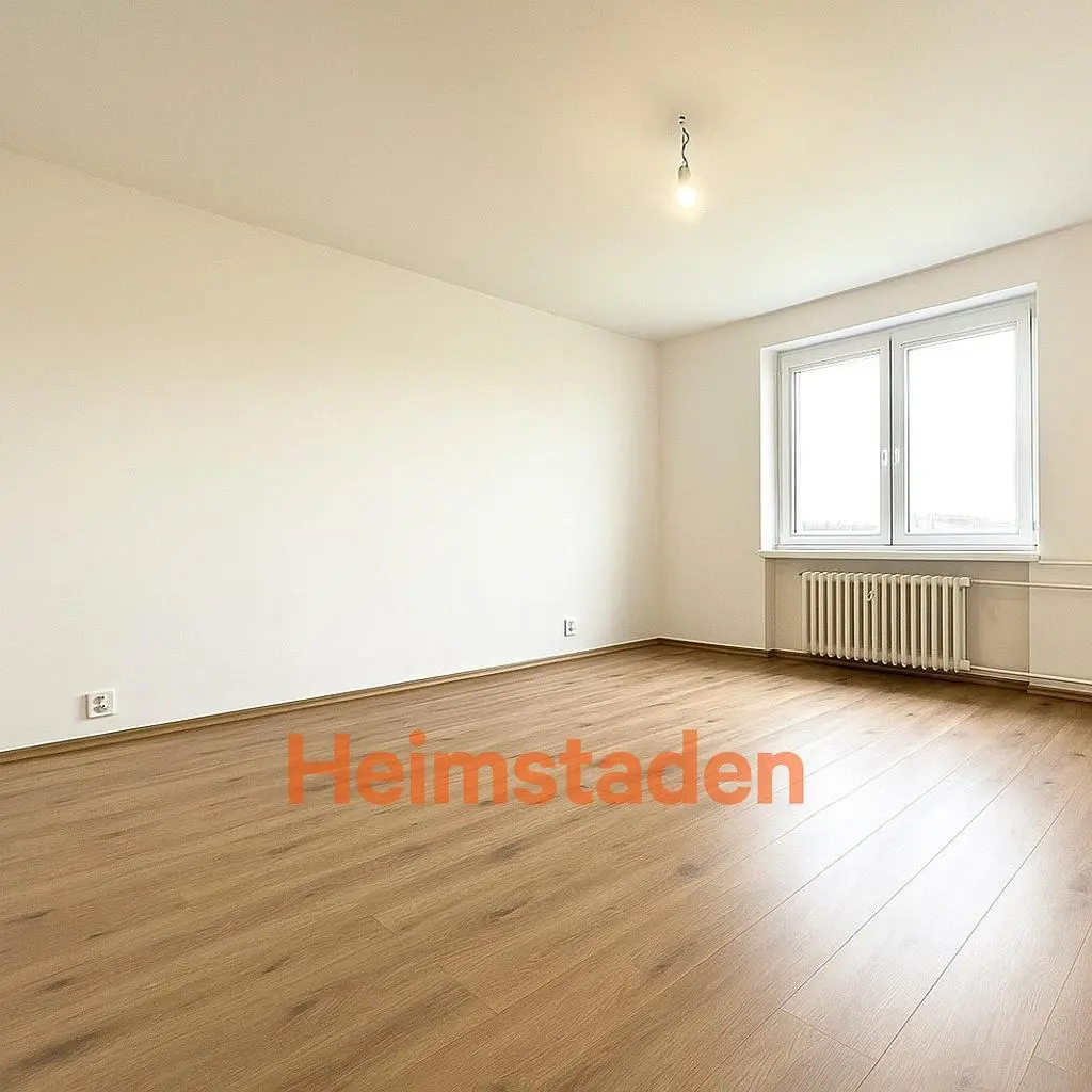 Wohnzimmer; holzboden, tageslicht