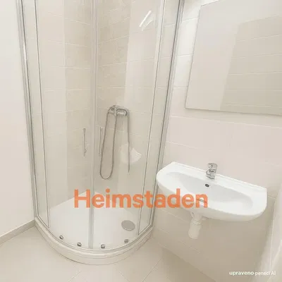Badezimmer; fliesenboden, tageslicht, renoviert