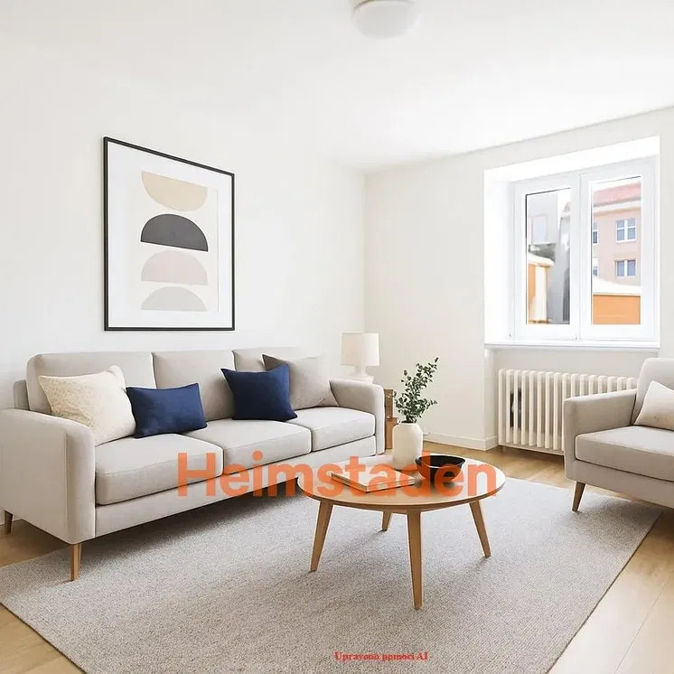 Oturma odası; modern stil, doğal ışık, ahşap zemin