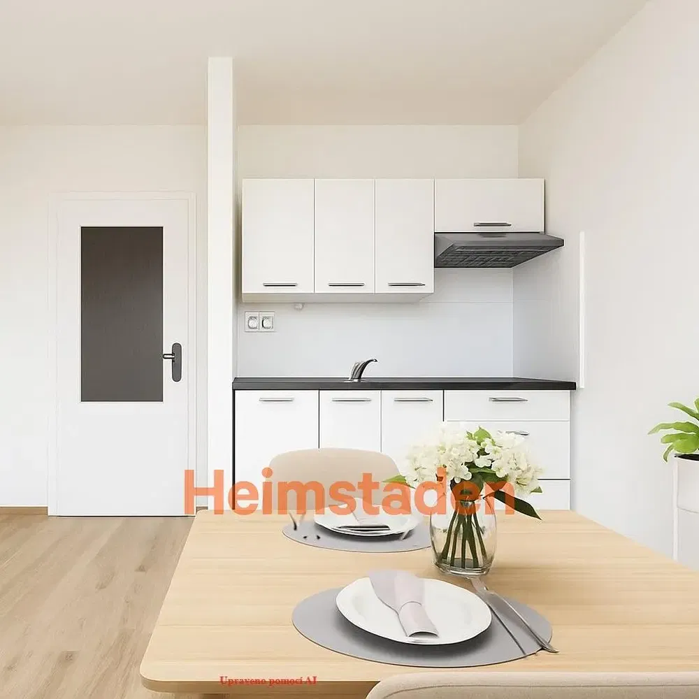 Mutfak; ahşap zemin, doğal ışık, modern stil