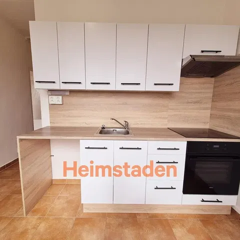 Kuchyně; kuchyňské spotřebiče, dlažba, po rekonstrukci