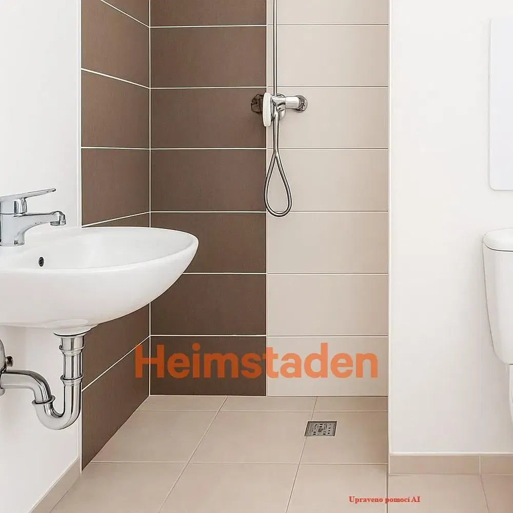 Toaleta; dlažba, přirozené světlo