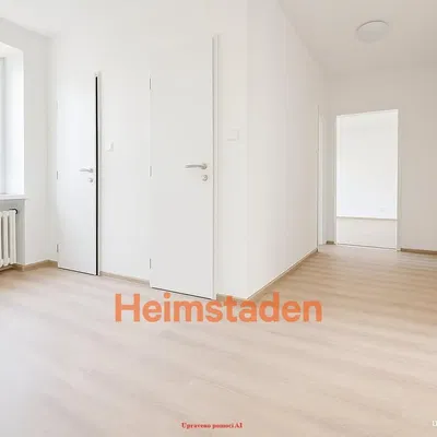 Ostatní; přirozené světlo, dřevěná podlaha, po rekonstrukci