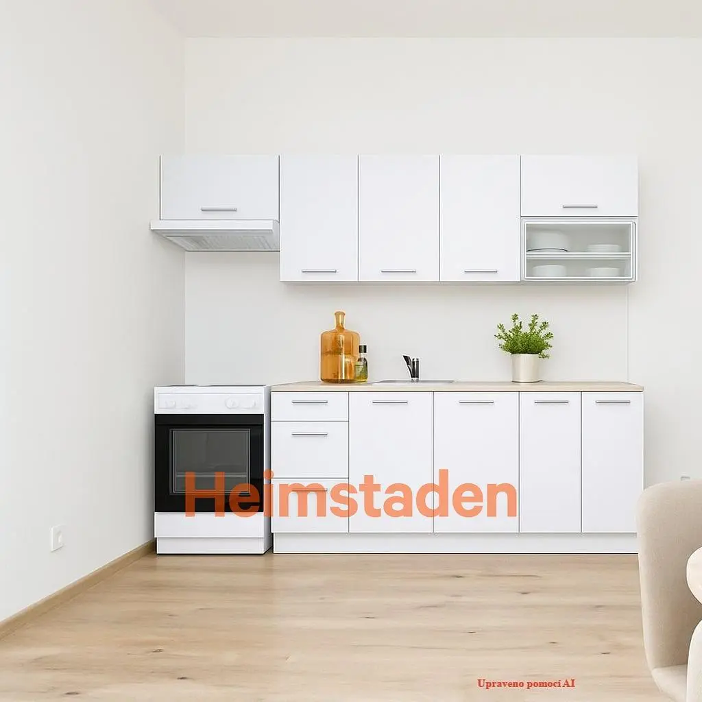 Кухиња; кухињски апарати, дрвени под, природно светло, модерни стил