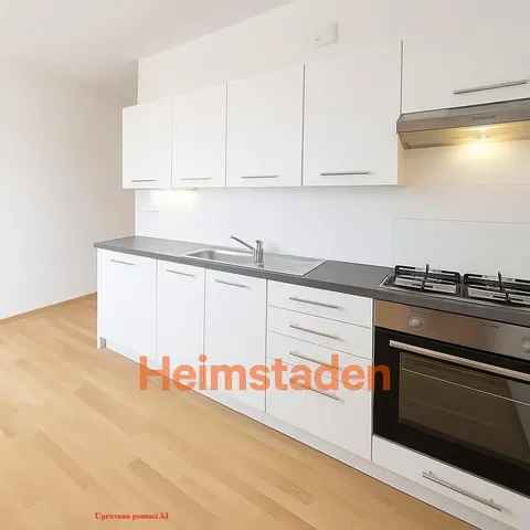 Kuchnia; sprzęt kuchenny, podłoga drewniana, wyremontowany, światło dzienne