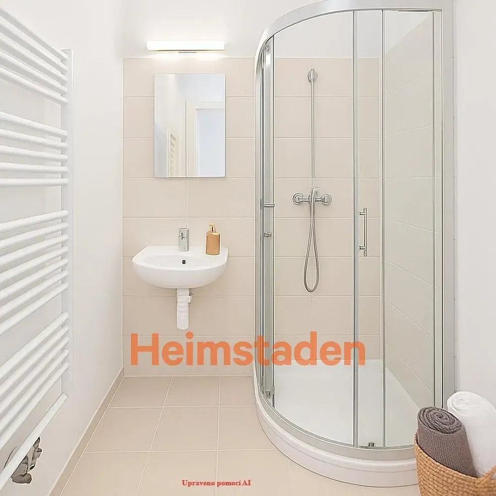 Casa de banho; chão de azulejo, luz natural, renovado