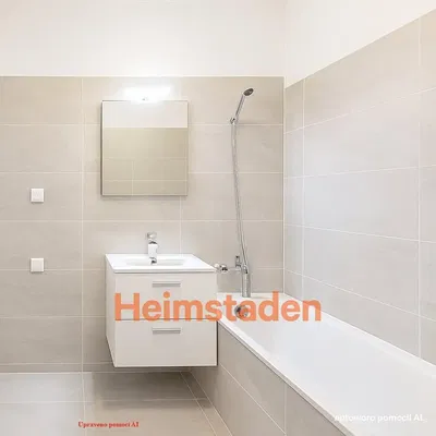 Bagno; pavimento in piastrelle, ristrutturato, luce naturale, stile moderno