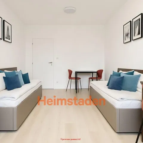 Camera da letto; stile moderno, pavimento in legno, luce naturale