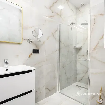 Badezimmer; renoviert, fliesenboden, tageslicht, moderner stil