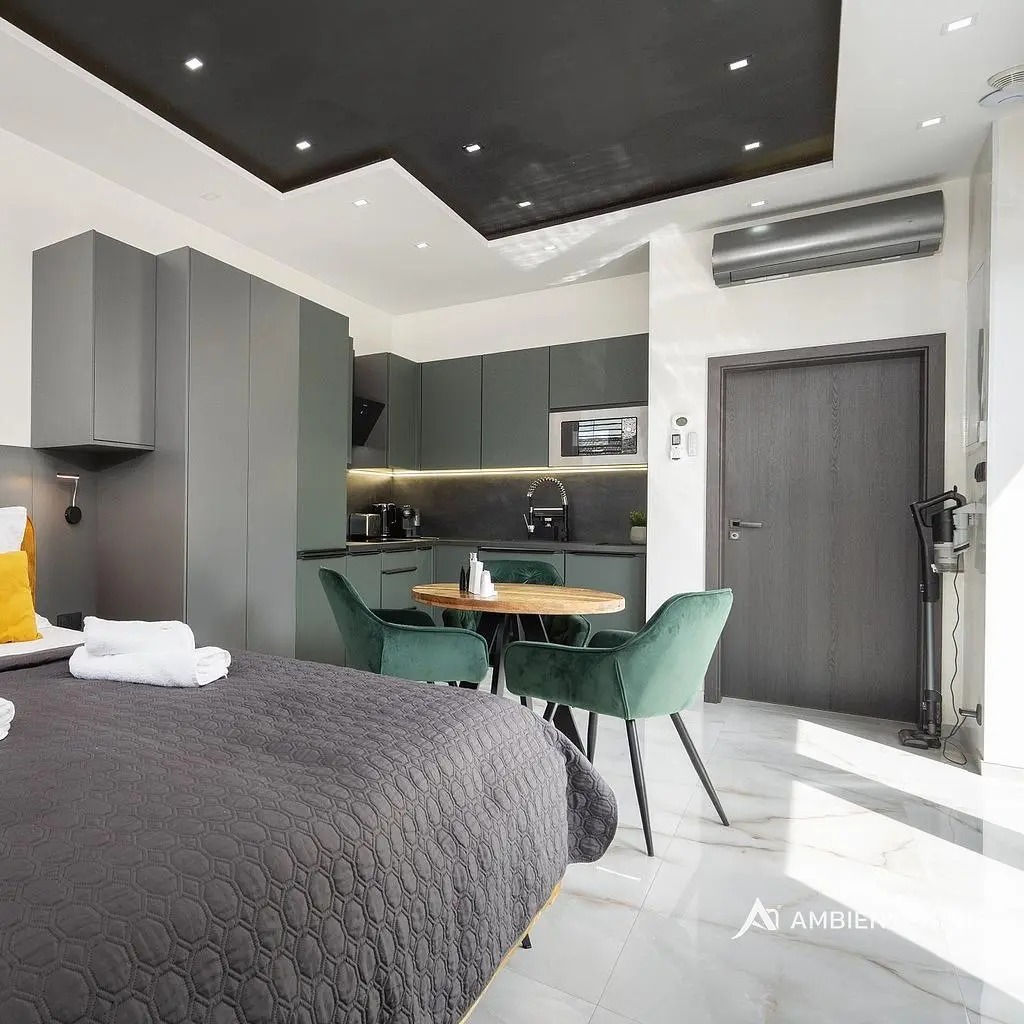 Küche; moderner stil, fliesenboden, renoviert, tageslicht