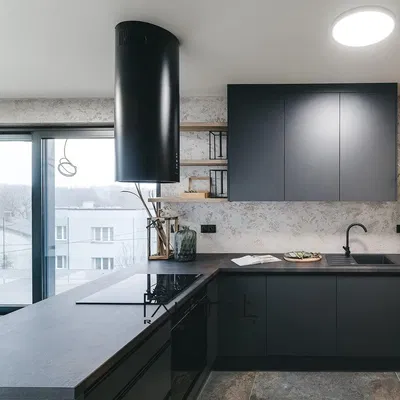 Kuhinja; kuhinjski aparati, pogled, prirodno svjetlo, moderni stil