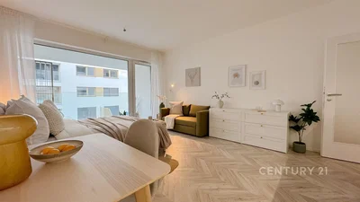 Salón; vista, suelo de madera, luz natural, estilo moderno