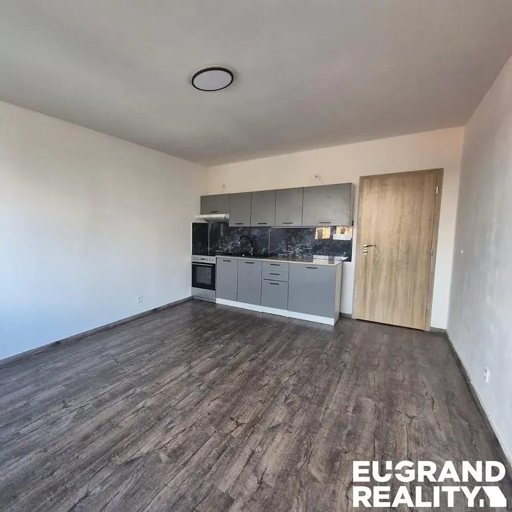 Küche; küchengeräte, holzboden, renoviert