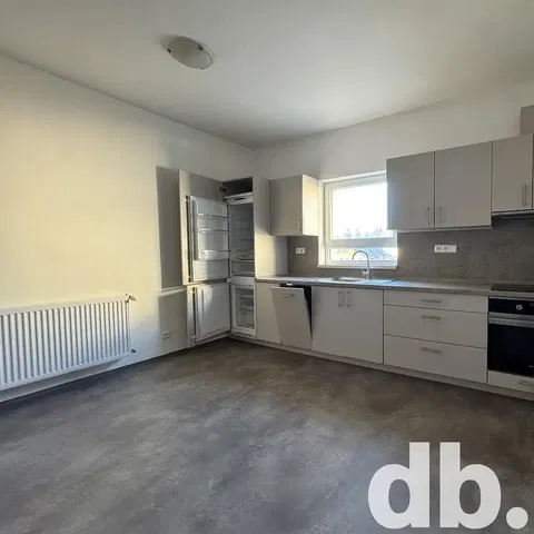 Kuchnia; sprzęt kuchenny, światło dzienne, wyremontowany