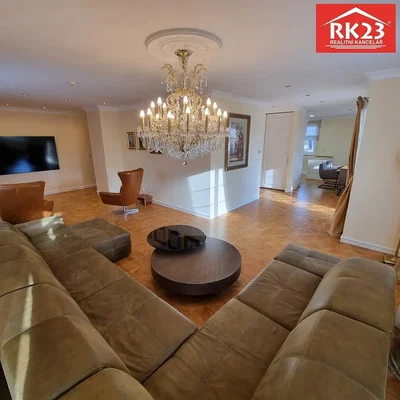 Obývací pokoj; přirozené světlo, moderní styl