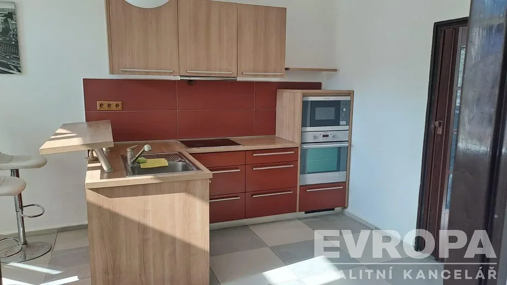 Küche; küchengeräte, fliesenboden, tageslicht