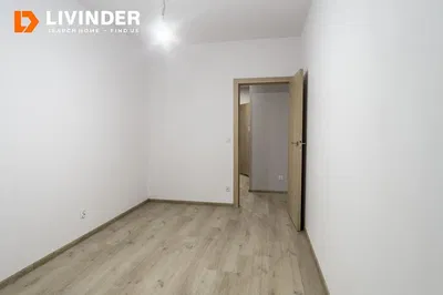 Spavaća soba; drveni pod, prirodno svjetlo