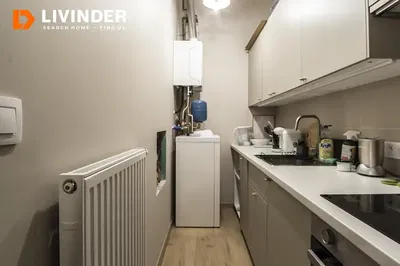 Kuhinja; bojler, drveni pod